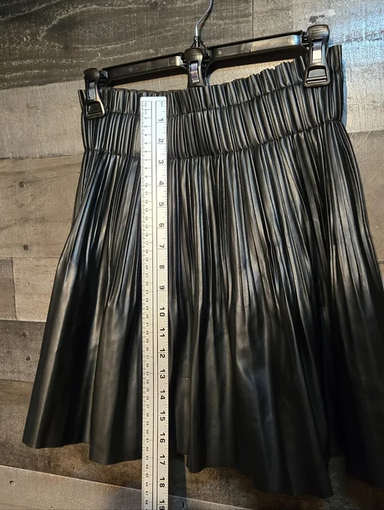 bagatelle collection Black Pleated Faux Leather skirt - Picture 5 of 7